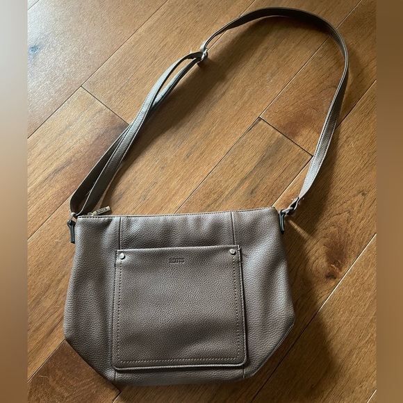 Brown Roots Bag Like New - Picture 2 of 5